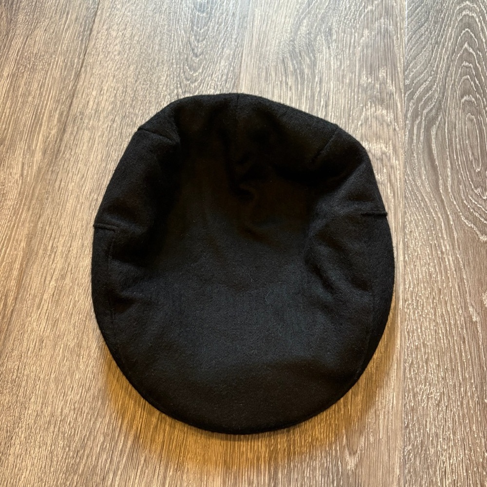 Amicale Cashmere Black Beret Taxi Hat
